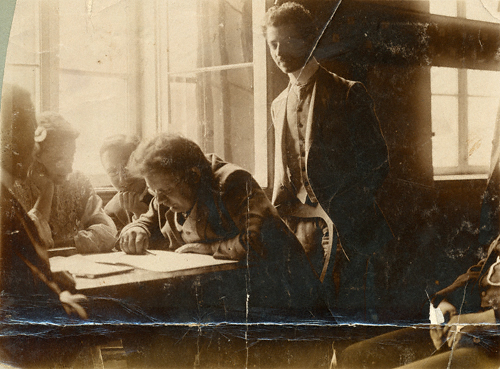 Unterricht bei Max Reger an der Königlichen Akademie der Tonkunst in
München (1904). – Max-Reger-Institut, Karlsruhe, Fotoalbum Elsa
Regers.