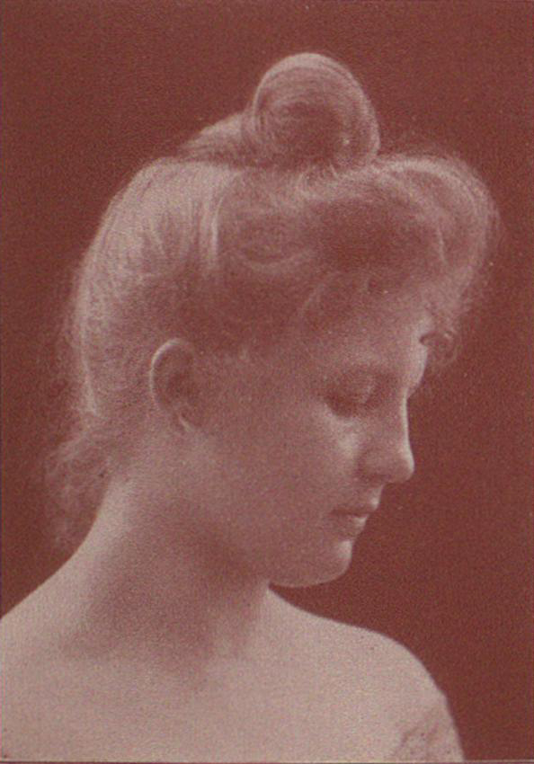 Dora Hartwig (undatiert). – Fotografie in Dora Hartwig, , Berlin, Curt Wigand, 1912; Exemplar: Bayerische Staatsbibliothek München,Signatur: D.D.I. 4357.