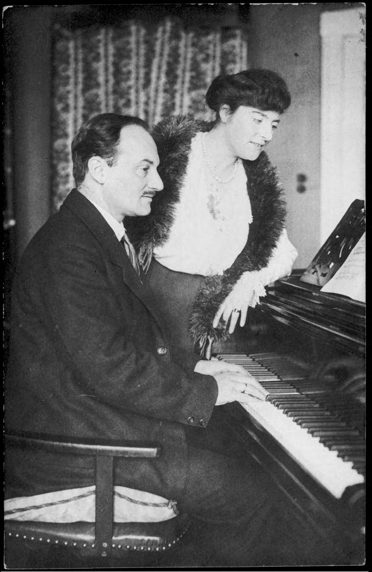 Edgar Istel mit seiner Frau Janet (undatierte Fotografie). –  Universitätsbibliothek Johann Christian Senckenberg (Frankfurt am Main), Porträtsammlung Manskopf, Signatur: S 36/F04700. – Abbildung mit freundlicher Genehmigung.