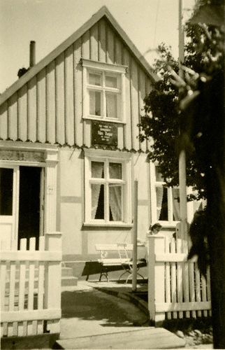 Kolberg, Ferienhaus Hucke Nr. 14 mit Gedenktafel für Max Reger, Max-Reger-Institut, Karlsruhe.