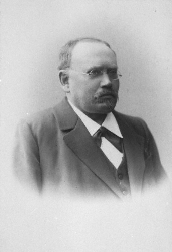 Josef Reger (1903), Fotografie Gebr. Lützel (München). – Stadtmuseum Weiden, Max-Reger-Sammlung, Abbildung mit freundlicher Genehmigung.