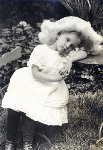 Lotti Reger (1911). – Max-Reger-Institut, Karlsruhe, Fotoalbum Elsa Regers.