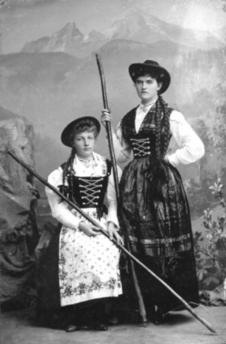 Bertha von Seckendorff und  in Berchtesgaden (um 1900), Foto J.B. Rottmayer & Co. (München). – Max-Reger-Institut, Karlsruhe.