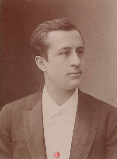 Alexander Siloti (undatiert, zwischen 1875 und 1895), Fotografie
                            Atelier Nadar ; Bibliothèque nationale de France, département Estampes
                            et photographie, NA-238 (28)-FT 4