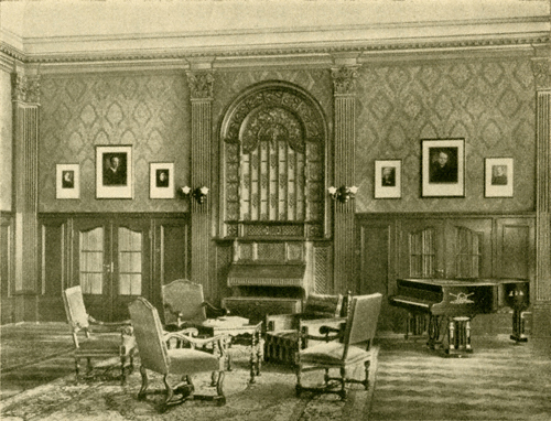Welte-Philharmonie-Orgel im Konzertsaal der Firma in Freiburg. –
                      Abgebildet in , Freiburg o.J. (um 1930), S. 19.